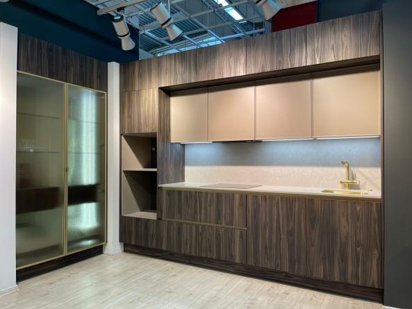 Кухня с витриной