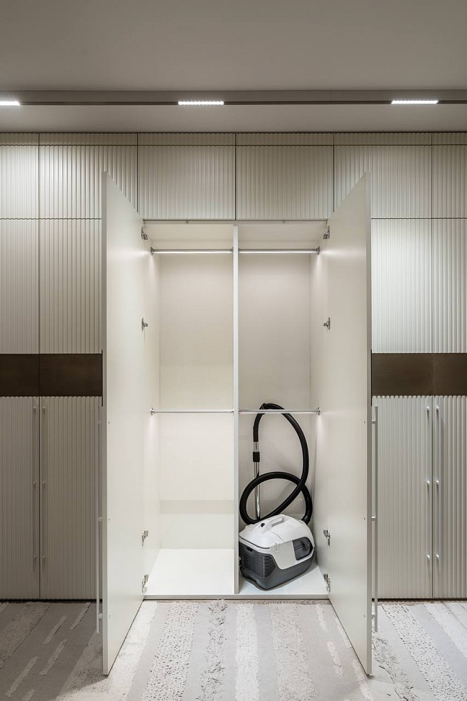 Распашной шкаф в комнату для 3 детей