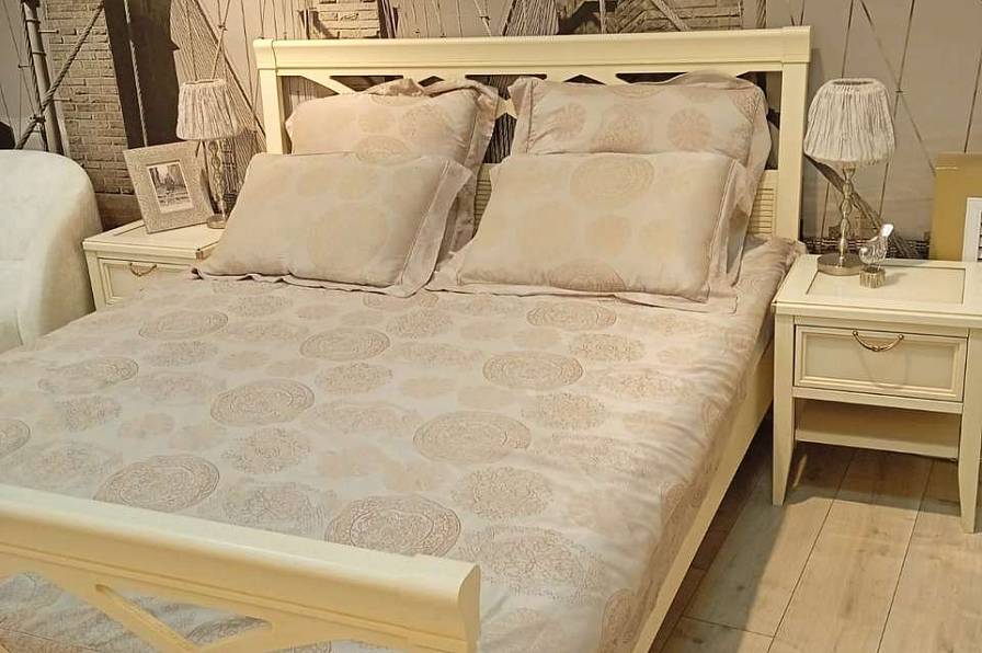 Кровать КЛАССИКА 1600*2000 с тумбочками и матрасом