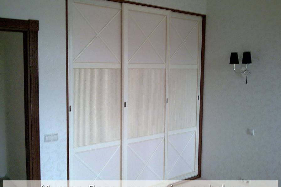 Шкаф купе встроенный в классическом стиле