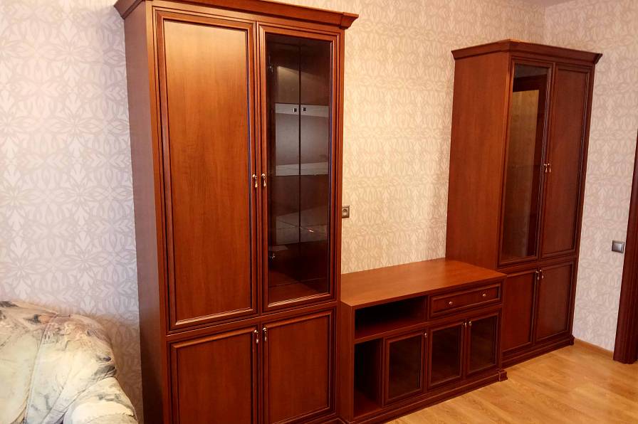 Гостиная классика мистер Доорс в декоре "Орех"