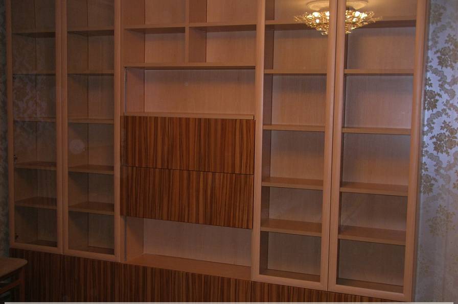 Библиотека с системой синхронного раздвижения фасадов